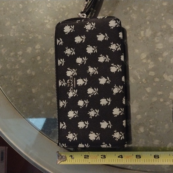 Wristlet - Picture 7 of 7